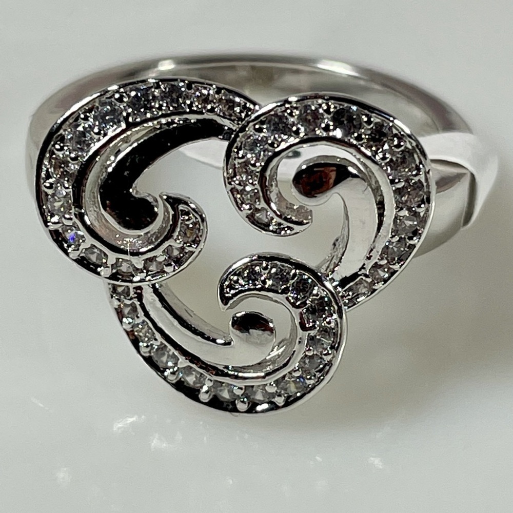 Gorgeous Pave Cubic Zirconia Silver Tone Statement Ring - Size 10 - Picture 4 of 4